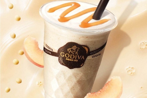 ゴディバから豆乳ベースの新作チョコドリンク「ソイリキサー ホワイトチョコレート ピーチ」限定発売