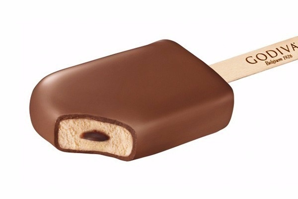 ゴディバ、大人のチョコレートアイスバーに新作「プラリネ」全国のコンビニで発売