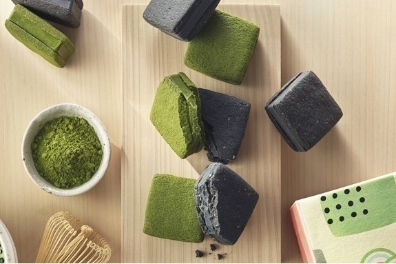 ゴディバ“黒ごま＆抹茶”の「サブレショコラ」セット、サクッとサブレでチョコガナッシュをサンド