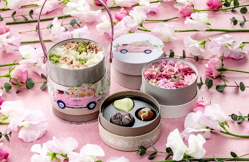 ゴディバ × ニコライ バーグマンのバレンタイン、“ピンク”のプリザーブドフラワーがチョコとセットにコピー ゴディバ × ニコライ バーグマンのバレンタイン、“ピンク”のプリザーブドフラワーがチョコとセットにコピー