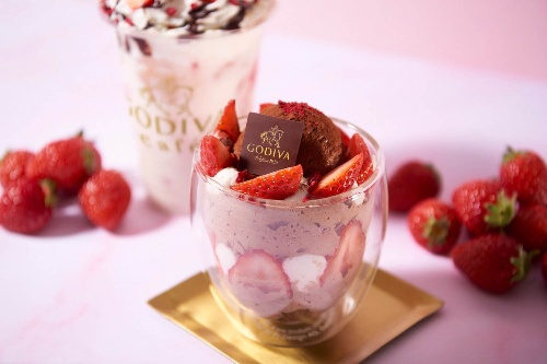 ゴディバ カフェ 東京、“苺の果実感たっぷり”チョコレートドリンク＆人気のパフェコピー