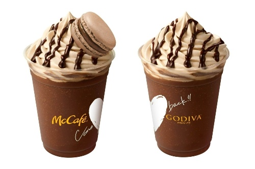 マックカフェ バイ バリスタ×ゴディバ“ご褒美”チョコレートフラッペ、ナッツ香るマカロン添え