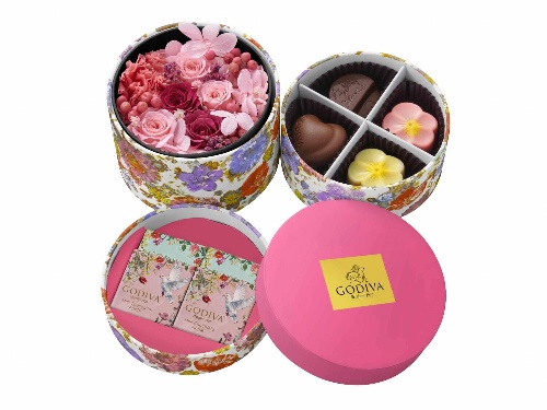 ゴディバの“花&チョコレート”ギフトボックス、ストロベリーガナッシュ詰めた花形チョココピー ゴディバの“花&チョコレート”ギフトボックス、ストロベリーガナッシュ詰めた花形チョココピー