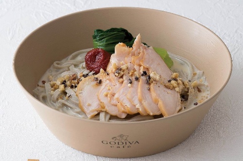 ゴディバカフェの新作メニュー、福井のそば処とのコラボ蕎麦＆ケーキのようなデザートドリンク