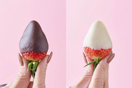 ゴディバカフェの新作スイーツ「チョコレートストロベリー」“ジューシー苺”に濃厚チョコをディップコピー ゴディバカフェの新作スイーツ「チョコレートストロベリー」“ジューシー苺”に濃厚チョコをディップコピー