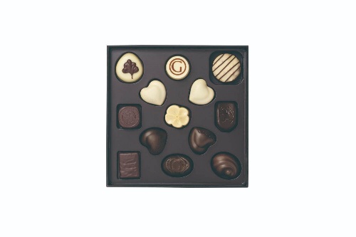 ゴディバの23年ホワイトデー限定チョコレート「ゴディバ カフェ」のスイーツやドリンクを表現コピー ゴディバの23年ホワイトデー限定チョコレート「ゴディバ カフェ」のスイーツやドリンクを表現コピー