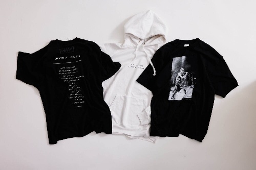 ビオトープとコモリがロックバンド「ナイン・インチ・ネイルズ」とコラボ、アルバムモチーフTシャツなどコピー ビオトープとコモリがロックバンド「ナイン・インチ・ネイルズ」とコラボ、アルバムモチーフTシャツなどコピー