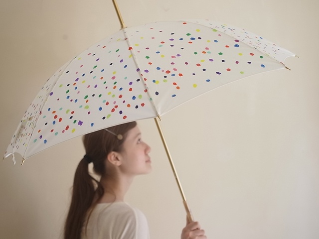 雨の日の外出を優しく応援してくれる、手作りの日傘屋コシラエル(Coci la elle)の雨傘コピー