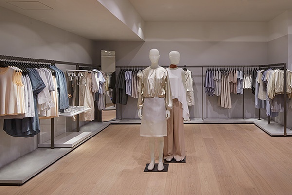 COS(コス)銀座店がマロニエ通りにオープン - 日本最大規模の国内3号店