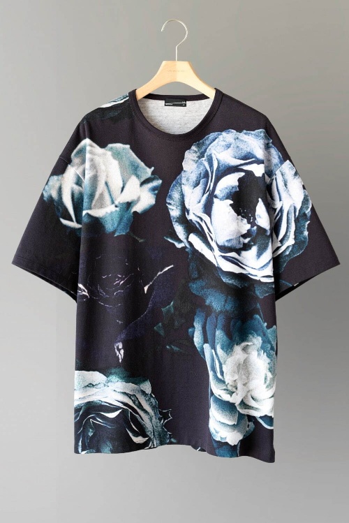 ラッド ミュージシャンから“ニヒリズムフラワー”のビッグTシャツ、福岡パルコの新店限定でコピー ラッド ミュージシャンから“ニヒリズムフラワー”のビッグTシャツ、福岡パルコの新店限定でコピー