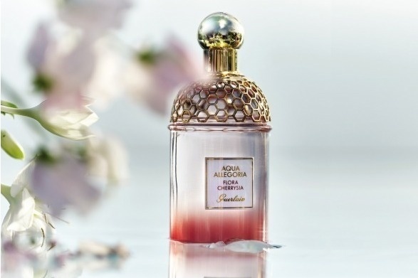 ゲランの香水「アクア アレゴリア」に新作、日本の“桜”から着想を得たフローラル シトラス