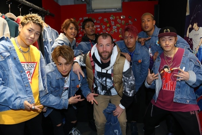 GENERATIONS from EXILE TRIBEがGUESSとコラボ、一部Tシャツ再販コピー
