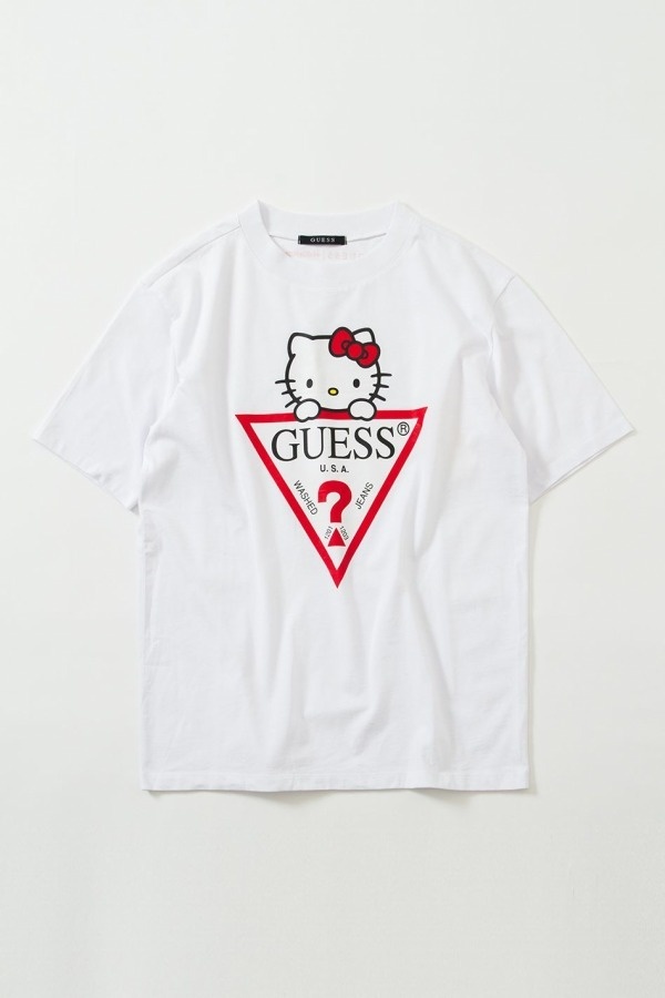 GUESS×ハローキティのコラボアイテム、ロゴとグラフィックをプリントしたTシャツなどコピー