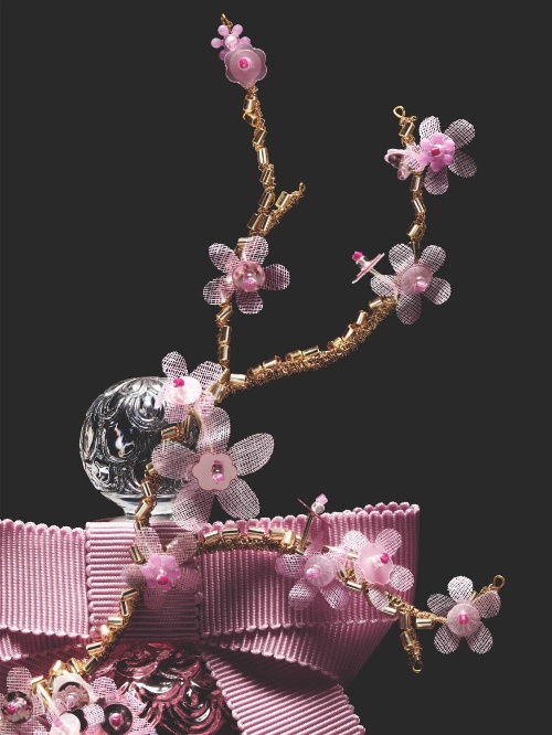 ゲラン“桜香る”23年春フレグランス「チェリーブロッサム」刺繍&ビーズで桜を表現した限定ボトルコピー ゲラン“桜香る”23年春フレグランス「チェリーブロッサム」刺繍&ビーズで桜を表現した限定ボトルコピー