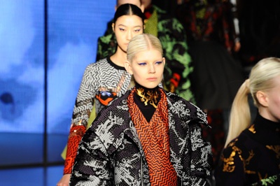 ケンゾー(KENZO) 2014-15年秋冬コレクション - デヴィッド・リンチがショーを演出