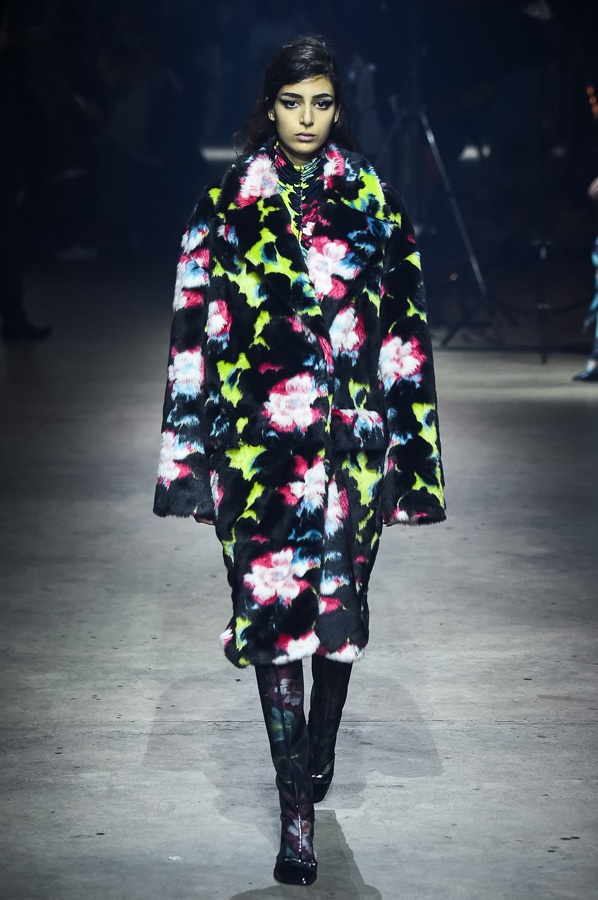ケンゾー(KENZO) 2018年秋冬コレクション - 心へ響く、スクリーンからのメッセージコピー ケンゾー(KENZO) 2018年秋冬コレクション - 心へ響く、スクリーンからのメッセージコピー