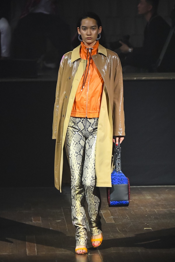 ケンゾー 2019年春夏ウィメンズコレクション - 服の上で“出会う”奇跡コピー ケンゾー 2019年春夏ウィメンズコレクション - 服の上で“出会う”奇跡コピー