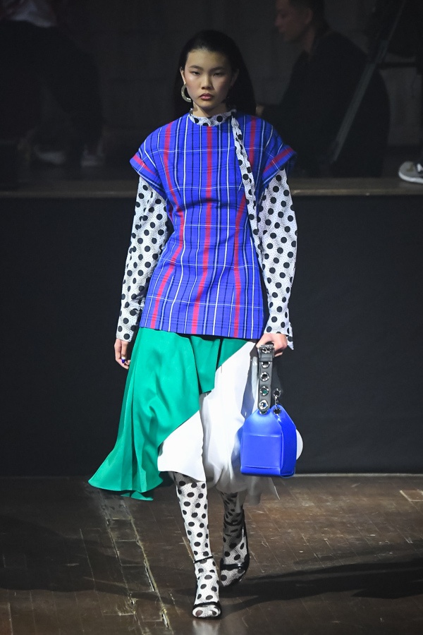 ケンゾー 2019年春夏ウィメンズコレクション - 服の上で“出会う”奇跡コピー ケンゾー 2019年春夏ウィメンズコレクション - 服の上で“出会う”奇跡コピー