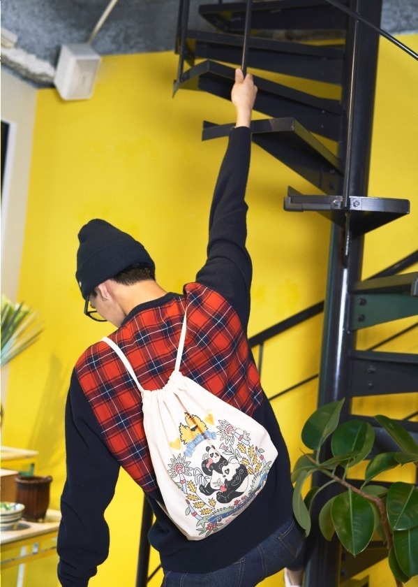 ケイタ マルヤマ×ヒューマンメイド「パンダ」を描いた限定Tシャツなど、南青山・丸山邸で発売コピー