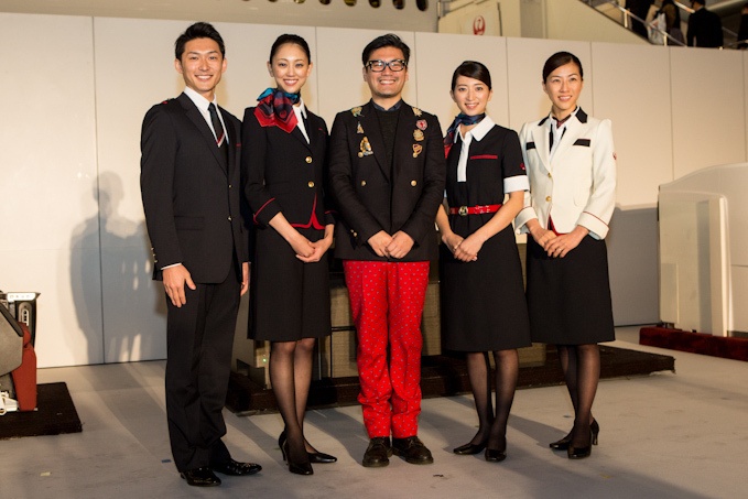 ケイタ マルヤマの丸山敬太が、JAL客室乗務員の新しい制服をデザイン コピー