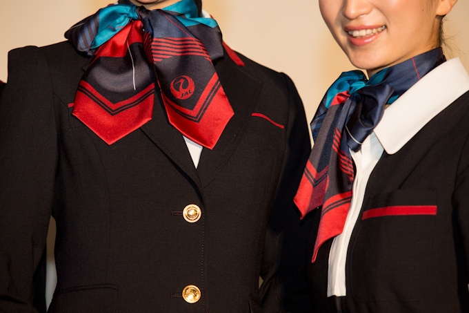 ケイタ マルヤマの丸山敬太が、JAL客室乗務員の新しい制服をデザイン コピー