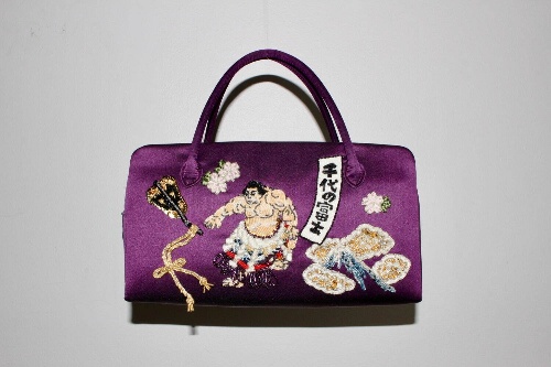 ケイタ マルヤマの“千代の富士”ビーズ刺繍入り「利休バッグ」やカシミヤ混ニット、銀座三越でコピー ケイタ マルヤマの“千代の富士”ビーズ刺繍入り「利休バッグ」やカシミヤ混ニット、銀座三越でコピー