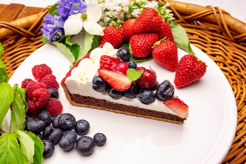 キル フェ ボン新作タルト「甘酸っぱいフルーツとチョコレートスフレのタルト」4種ベリー贅沢使用コピー キル フェ ボン新作タルト「甘酸っぱいフルーツとチョコレートスフレのタルト」4種ベリー贅沢使用コピー