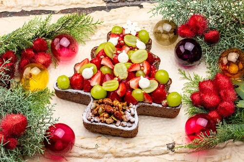 キル フェ ボン22年クリスマスケーキ、“苺&シャインマスカット”たっぷりのツリー型タルトコピー キル フェ ボン22年クリスマスケーキ、“苺&シャインマスカット”たっぷりのツリー型タルトコピー