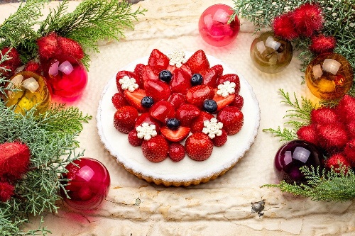 キル フェ ボン22年クリスマスケーキ、“苺&シャインマスカット”たっぷりのツリー型タルトコピー キル フェ ボン22年クリスマスケーキ、“苺&シャインマスカット”たっぷりのツリー型タルトコピー