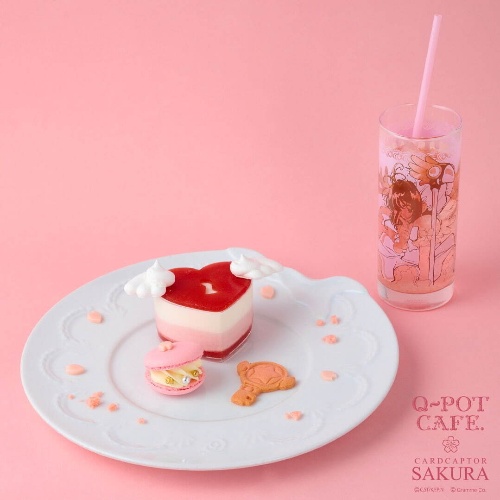 Q-pot CAFE.「カードキャプターさくら」コラボスイーツ“羽&リボン添え”パフェ、クッキー缶もコピー Q-pot CAFE.「カードキャプターさくら」コラボスイーツ“羽&リボン添え”パフェ、クッキー缶もコピー