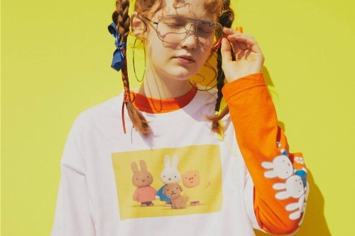 キャンディストリッパー×ミッフィーのカラフルTシャツ、ミッフィーが“ひょっこり顔を出す”靴下も