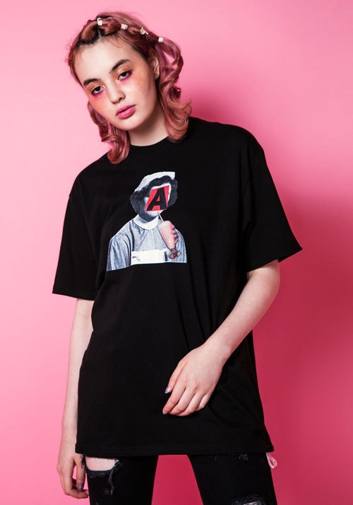 キャンディストリッパー×とんだ林蘭、“シュールなナース”をデザインしたTシャツや半袖シャツコピー
