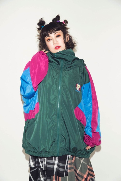 キャンディストリッパー×PUFFY大貫亜美の「ロンパース」“やる気の無い猫”プリントTシャツコピー