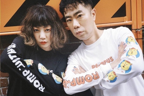 キャンディストリッパー×PUFFY大貫亜美の「ロンパース」“やる気の無い猫”プリントTシャツ