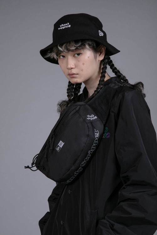 キャンディストリッパー×ニューエラ“反転ロゴ”キャップ＆バケットハット、撥水ウエストバッグもコピー
