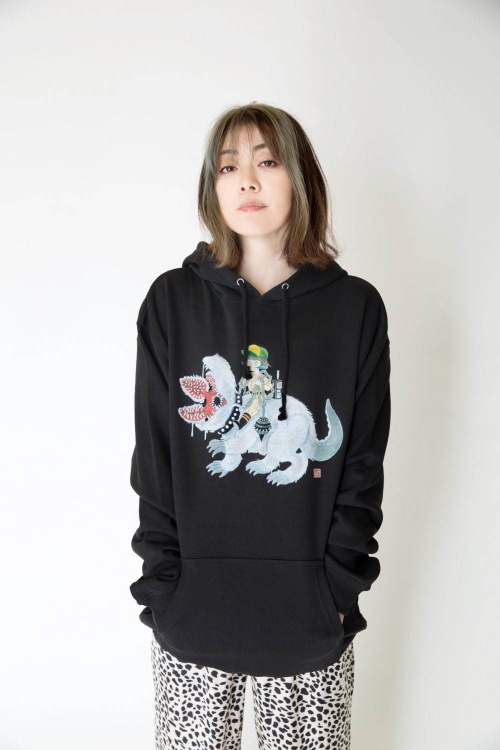 キャンディストリッパー×パフィー大貫亜美、ドラマ『ストレンジャーシングス』着想のアートTシャツコピー