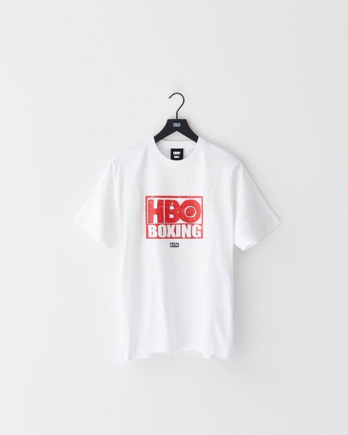 KITH×米ケーブルTV局「HBO」レトロなロゴを配したヴィンテージ風Tシャツやフーディーコピー KITH×米ケーブルTV局「HBO」レトロなロゴを配したヴィンテージ風Tシャツやフーディーコピー