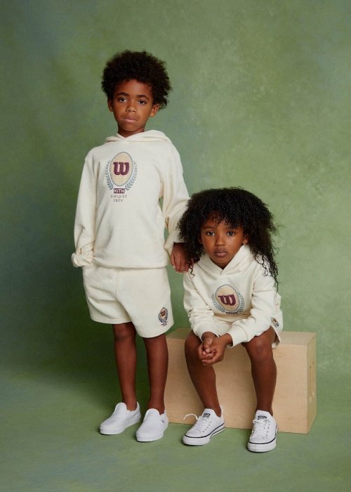 KITH×ウイルソン“テニス”着想のオン・オフコートウェア、コラボロゴ入りラケットやボールもコピー KITH×ウイルソン“テニス”着想のオン・オフコートウェア、コラボロゴ入りラケットやボールもコピー