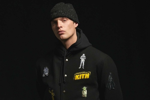 KITH『スター・ウォーズ』、ダース・ベイダーなど人気キャラモチーフのウェア＆限定チェア