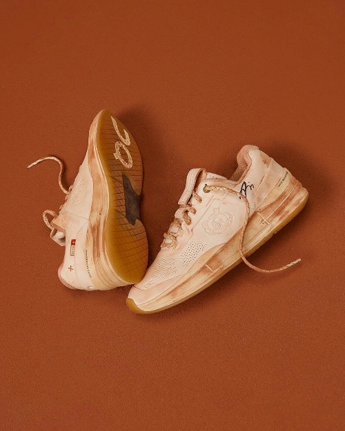 KITH×ロジャー・フェデラー×オンのシューズセット、レッドクレーでカスタムできるローカットなど2足コピー KITH×ロジャー・フェデラー×オンのシューズセット、レッドクレーでカスタムできるローカットなど2足コピー