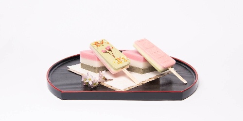 キス トリーツのひな祭り限定“菱餅”風アイスキャンディ、桜の塩漬け&あられをトッピングコピー キス トリーツのひな祭り限定“菱餅”風アイスキャンディ、桜の塩漬け&あられをトッピングコピー