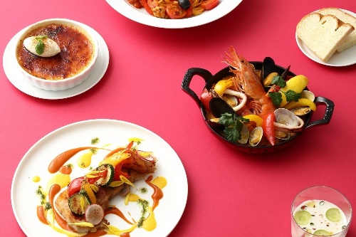 カンペール“故郷スペイン・マヨルカ”イメージのコラボカフェ、キハチ 青山本店で限定タパス料理など
