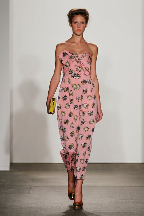 よそよそしいエレガントさと、子供のような純真な強さ - カレンウォーカー(KAREN WALKER) 2012年春夏コレクションコピー