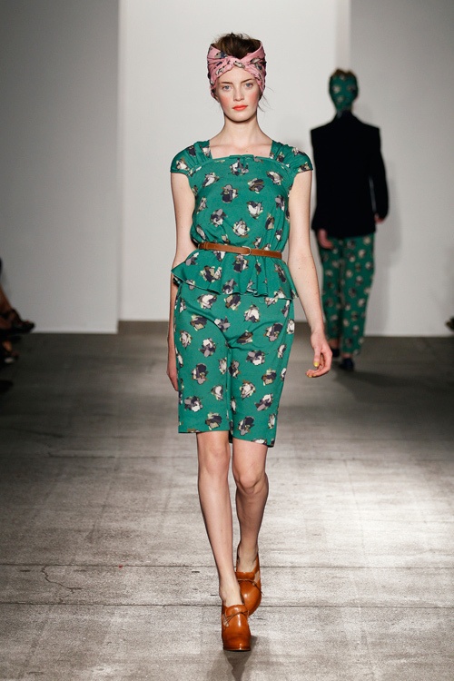 よそよそしいエレガントさと、子供のような純真な強さ - カレンウォーカー(KAREN WALKER) 2012年春夏コレクションコピー