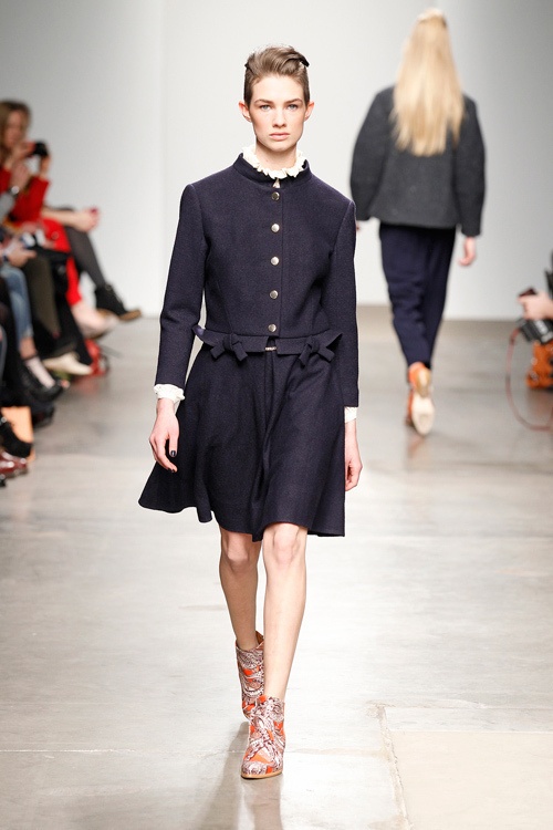 KAREN WALKER(カレンウォーカー) 2012-13年秋冬コレクション - 印象的なアイディアをMIXコピー