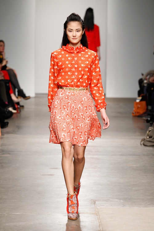 KAREN WALKER(カレンウォーカー) 2012-13年秋冬コレクション - 印象的なアイディアをMIXコピー