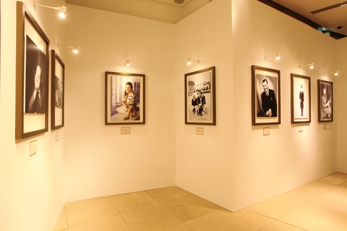 カルティエ「タンク ギャラリー」展、フェンシング銀メダルの太田選手らが登場コピー