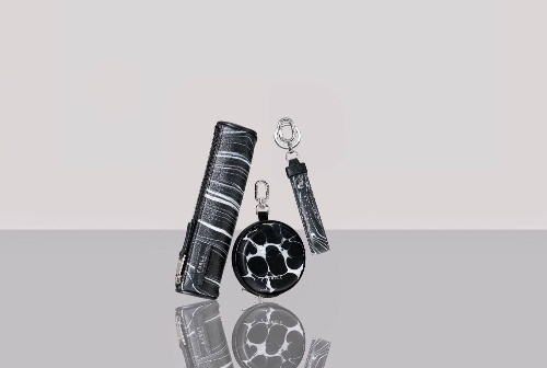 フルラ“マーブル模様”のメンズバッグ&財布、日本の伝統技術を応用したDWS JAPANとコラボコピー フルラ“マーブル模様”のメンズバッグ&財布、日本の伝統技術を応用したDWS JAPANとコラボコピー