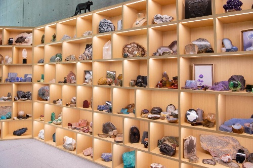 カルティエのクラフツマンシップを六本木で体感、宝石彫刻などの職人技を披露