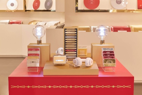 「カルティエ座」音楽で“愛”を伝えるクリスマス限定イベントが東京&大阪で、8m越えのツリーもコピー 「カルティエ座」音楽で“愛”を伝えるクリスマス限定イベントが東京&大阪で、8m越えのツリーもコピー